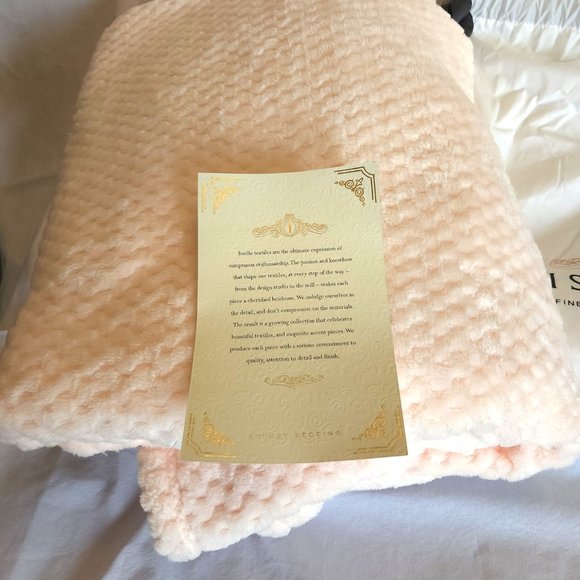 Isselle Vail Faux Fur Luxury Throw- Pink Blush - Picture 2 of 5